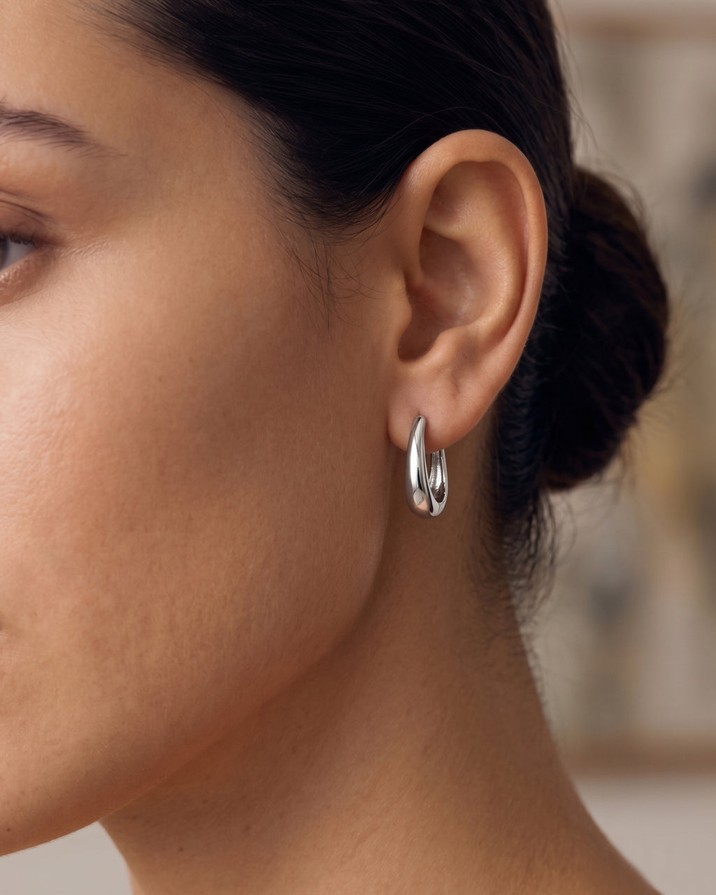 Zoé Chunky Huggie Hoop Earrings
