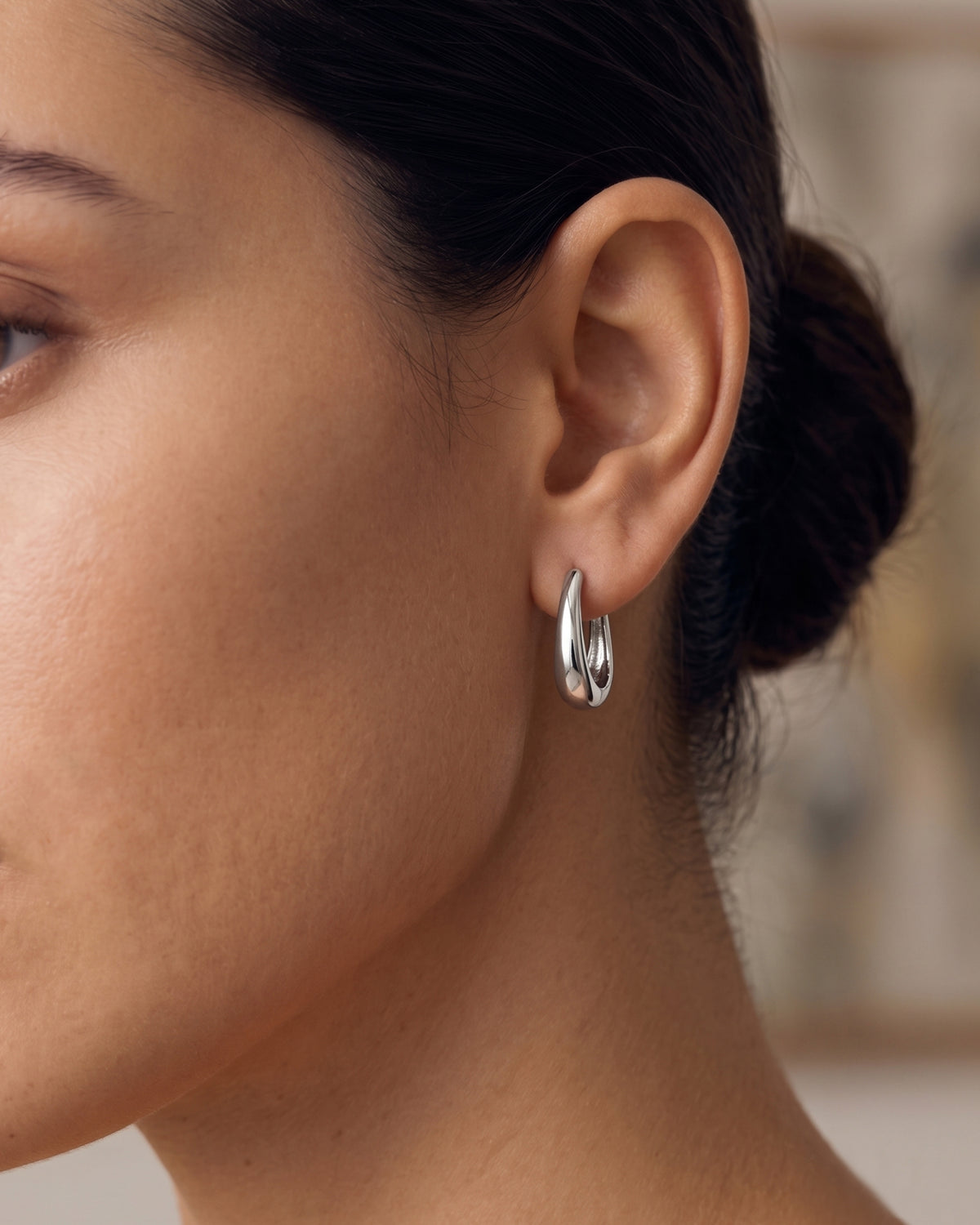 Zoé Chunky Huggie Hoop Earrings