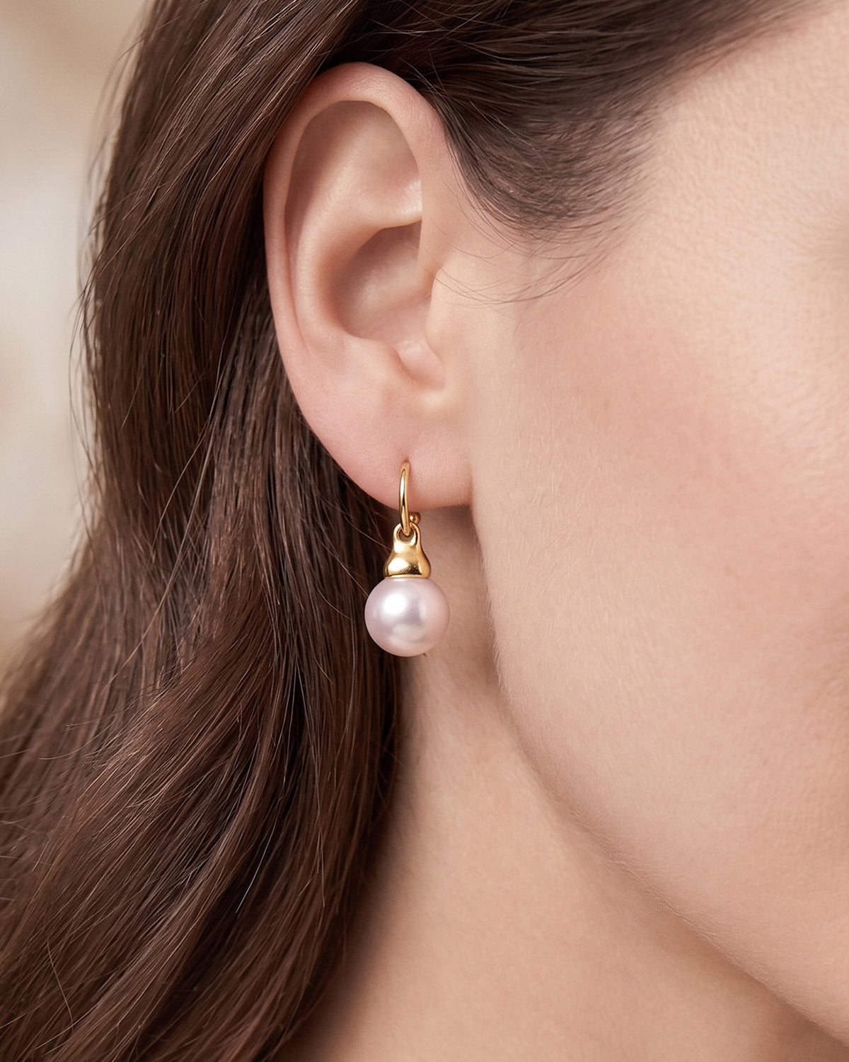 Béatrice Pearl Hook Earrings