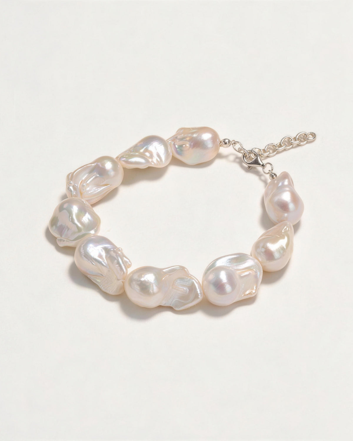 Éva Unique Natural White Baroque Pearl Bracelet