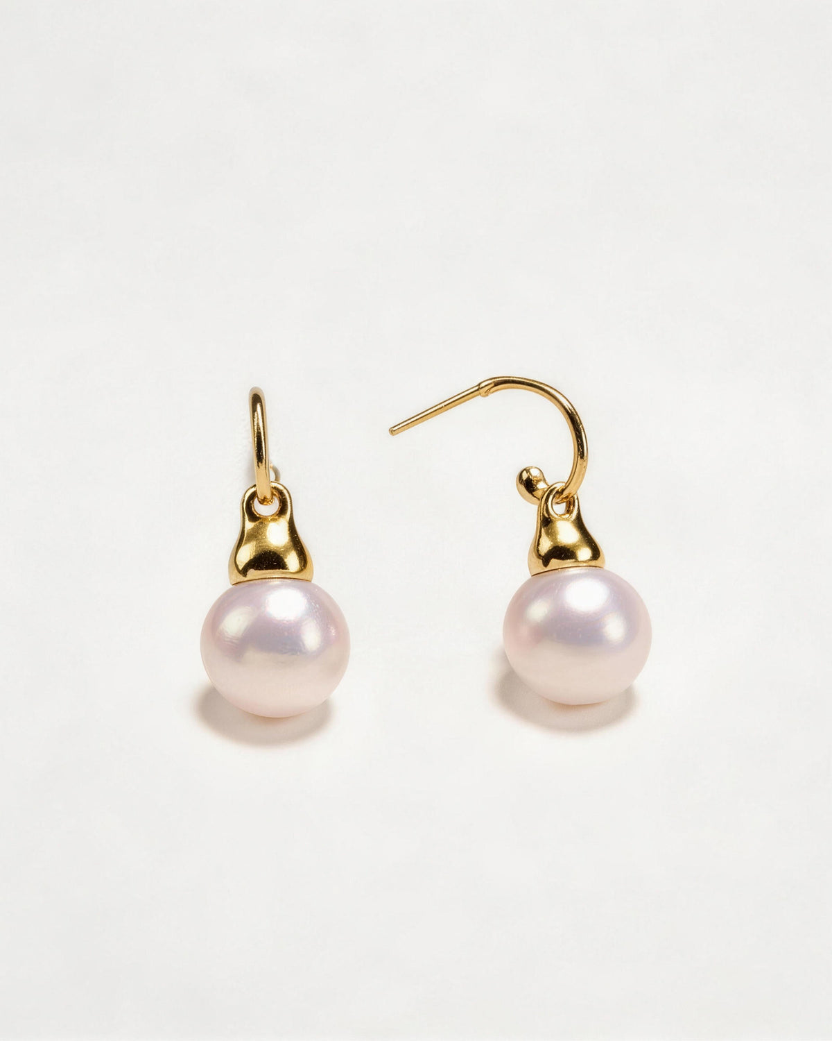 Béatrice Pearl Hook Earrings