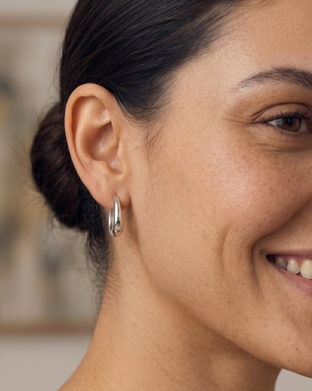 Zoé Chunky Huggie Hoop Earrings