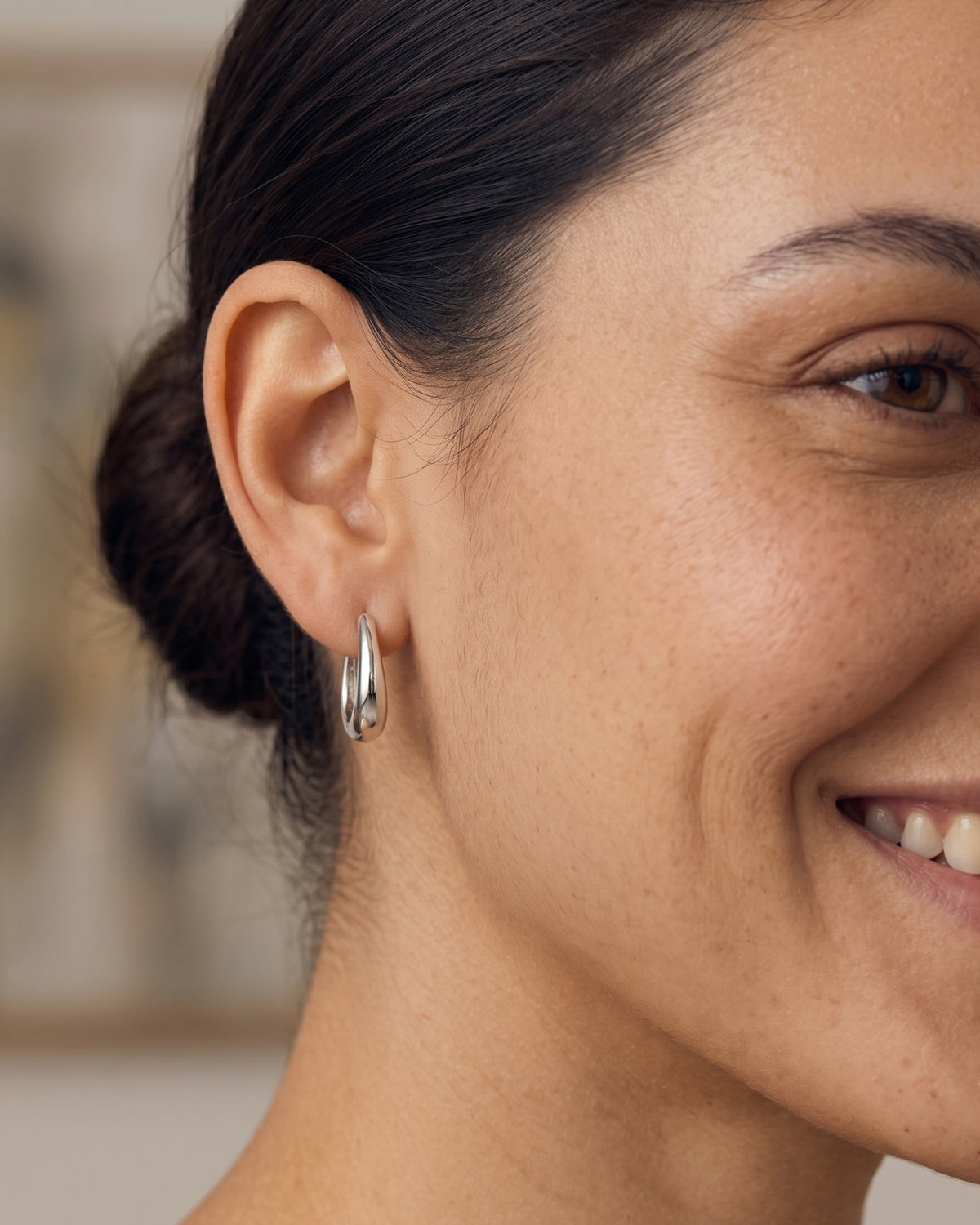 Zoé Chunky Huggie Hoop Earrings