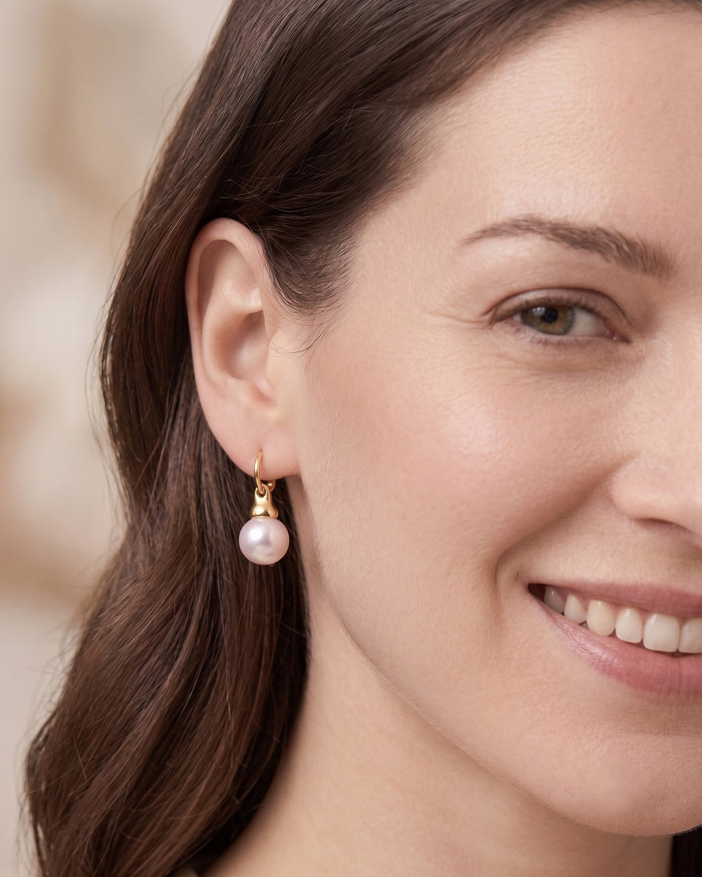 Béatrice Pearl Hook Earrings