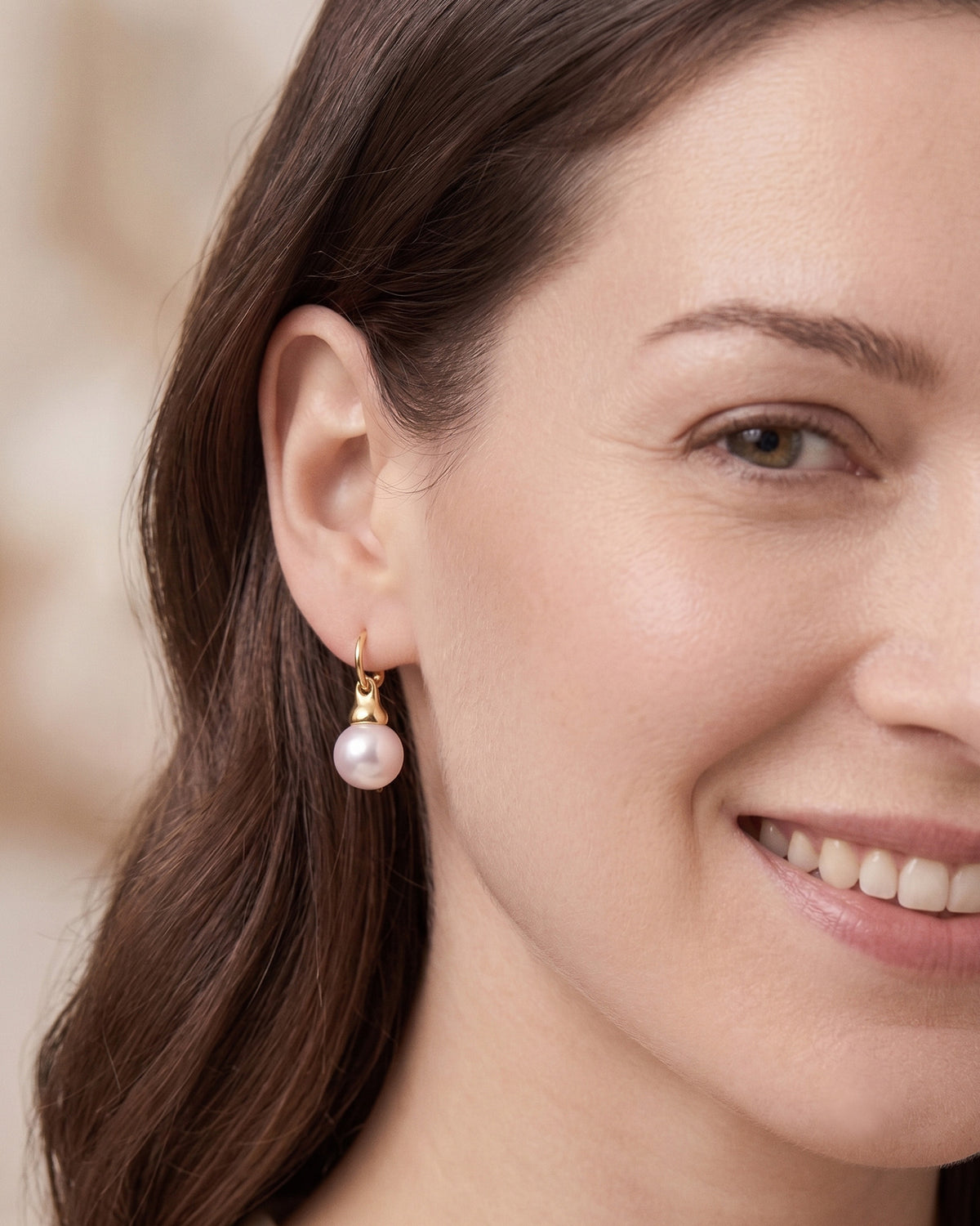 Béatrice Pearl Hook Earrings