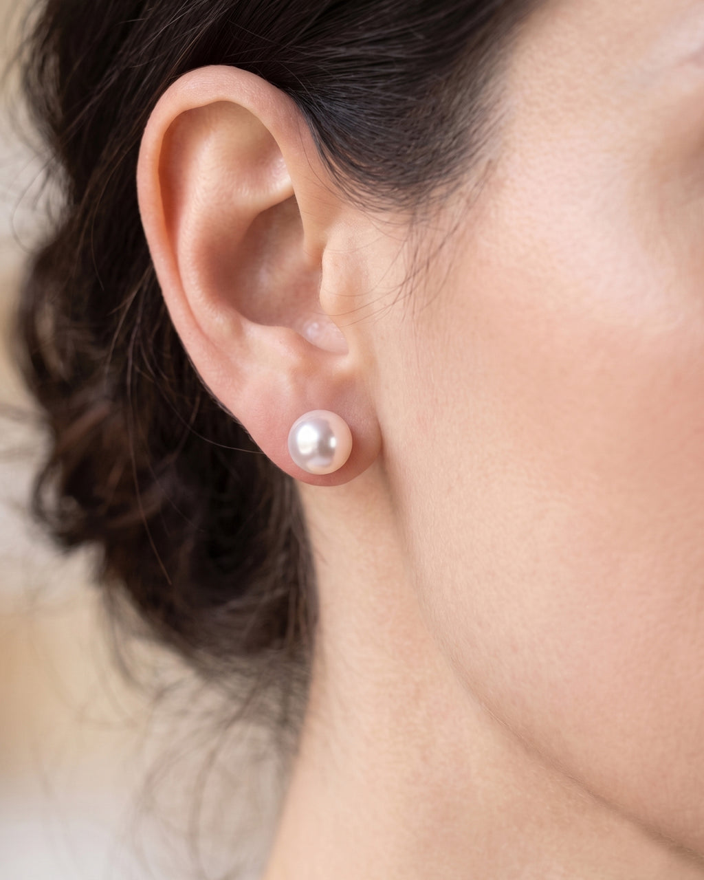 Hermine Natural Pearl Stud Earrings in 18k Gold