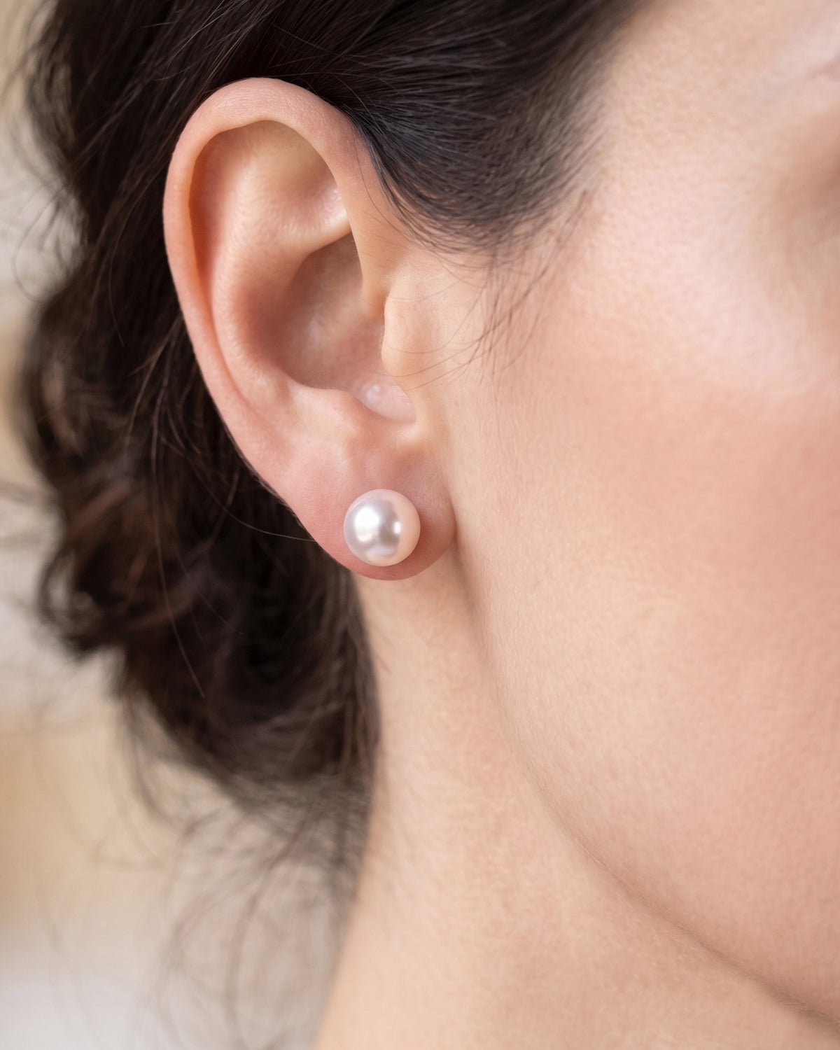 Hermine Natural Pearl Stud Earrings in 18k Gold