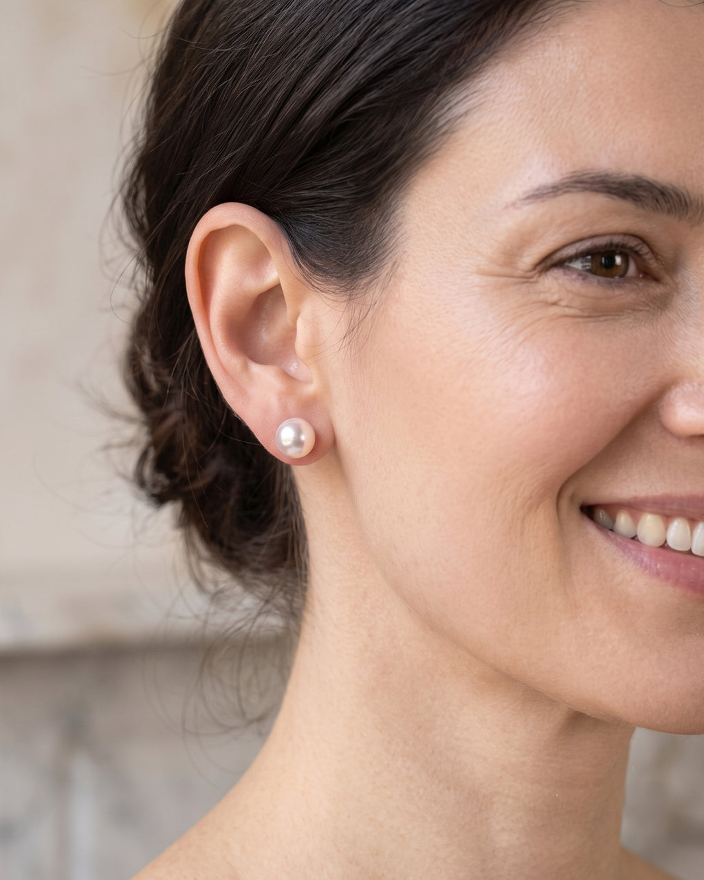 Hermine Natural Pearl Stud Earrings in 18k Gold