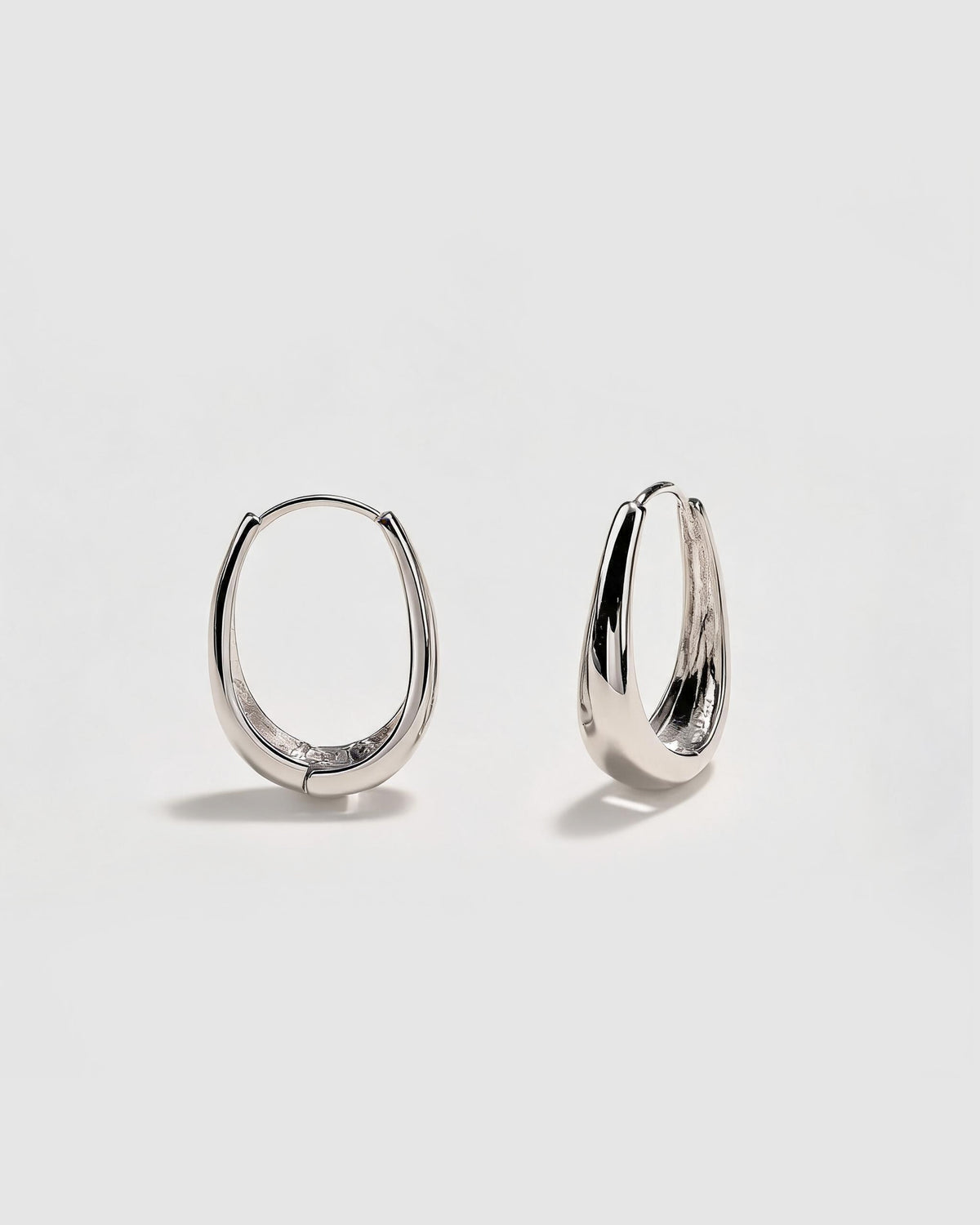 Zoé Chunky Huggie Hoop Earrings